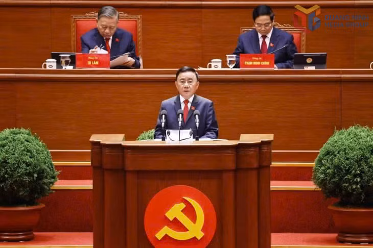 Đồng chí Trần Cẩm Tú, Ủy viên Bộ Chính trị, Thường trực Ban Bí thư trình bày Báo cáo kiểm điểm sự lãnh đạo, chỉ đạo của Ban Chấp hành Trung ương Đảng khóa XIII.