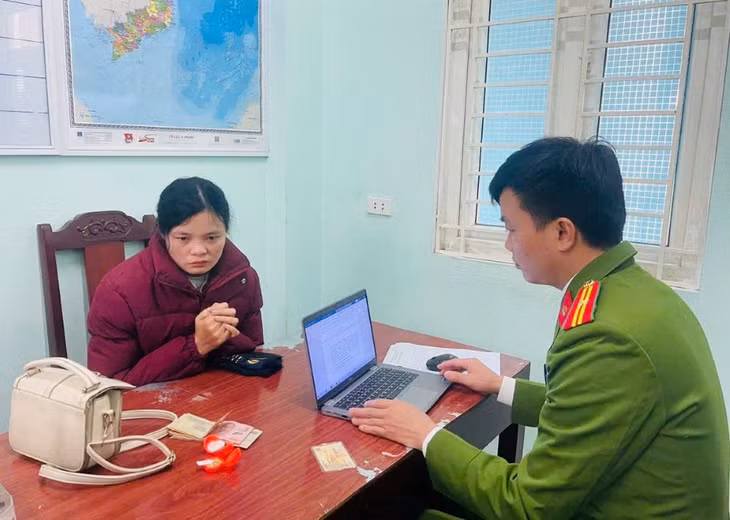 “Nữ quái” dùng vàng giả tráo lấy vàng thật, làm việc tại cơ quan Công an. Ảnh: Công an Thanh Hóa