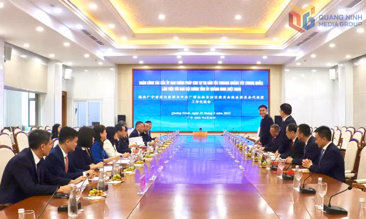 Ban Nội chính Tỉnh ủy Quảng Ninh (Việt Nam) làm việc với đoàn công tác của Ủy ban Chính pháp Khu tự trị Dân tộc Choang Quảng Tây (Trung Quốc), tháng 5/2025.