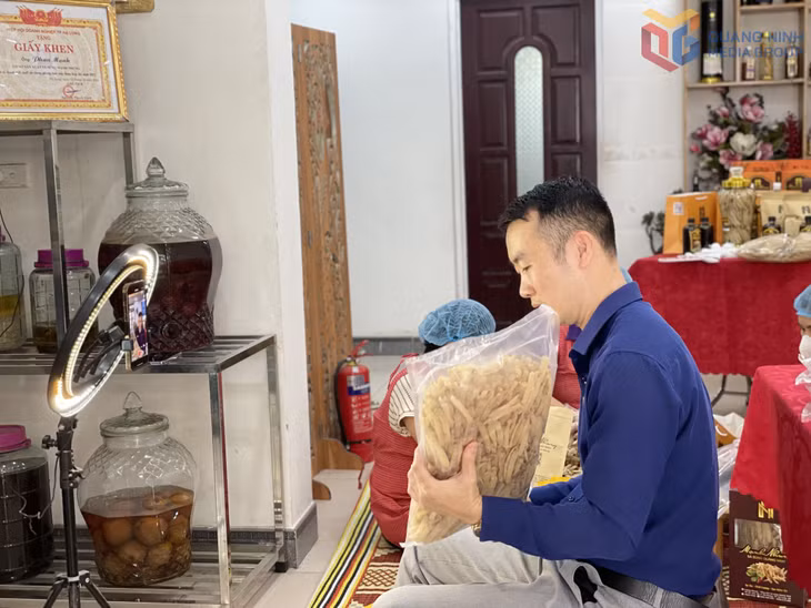 Nhiều doanh nghiệp, HTX, hộ sản xuất đã chủ động tiếp cận nền tảng số để mở rộng quảng bá, giới thiệu sản phẩm đến người tiêu dùng.