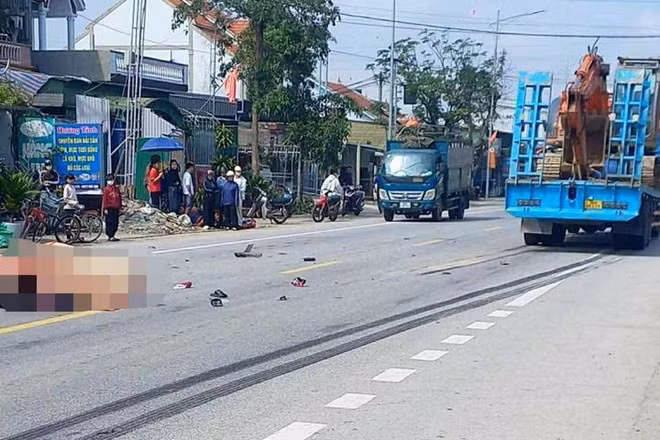 Hiện trường vụ va chạm giao thông trên tỉnh lộ 547 ở xã Cổ Đạm khiến người đàn ông đi xe máy tử vong tại chỗ. Ảnh: Nghi Xuân