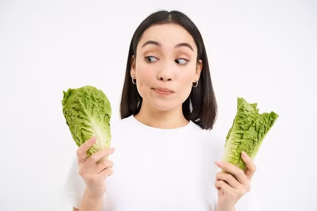 Người bệnh tuyến giáp cần tránh ăn các loại rau họ cải chưa được nấu chín.