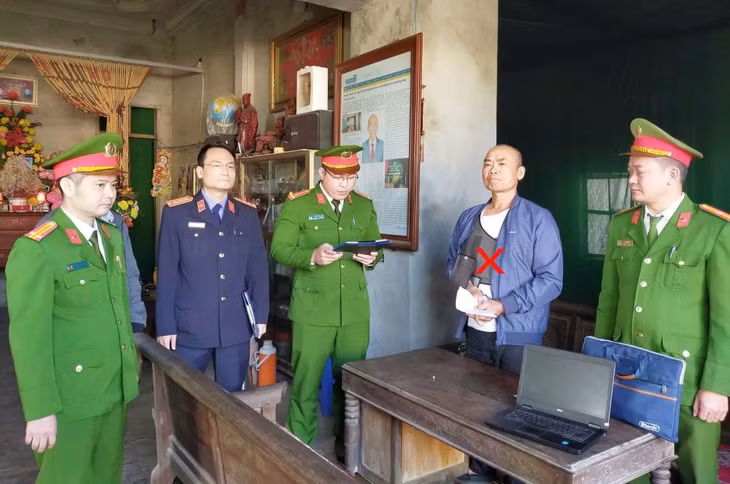 Cơ quan Cảnh sát điều tra thi hành lệnh bắt giam đối với Lê Minh Vũ. Ảnh: Công an Thanh Hóa