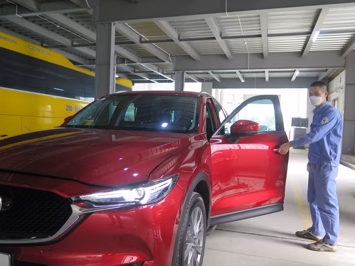 Kể từ ngày Nghị định 364/2025 có hiệu lực (1/1/2026), xe chở người bốn bánh có gắn động cơ và xe chở hàng bốn bánh có gắn động cơ sẽ không thuộc đối tượng chịu phí sử dụng đường bộ - Ảnh: Tạp chí XD