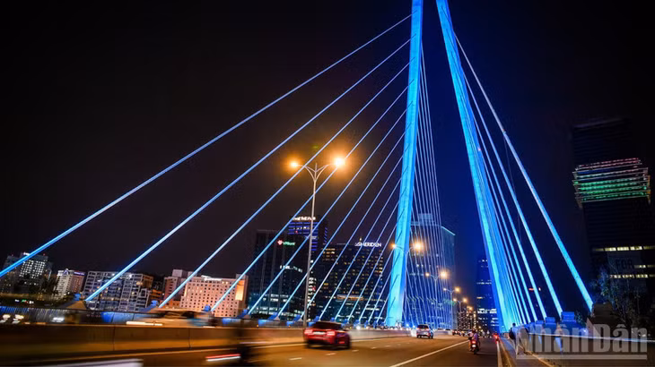 Vẻ năng động, hiện đại của Thành phố Hồ Chí Minh khi đêm về. (Ảnh: THÀNH ĐẠT)