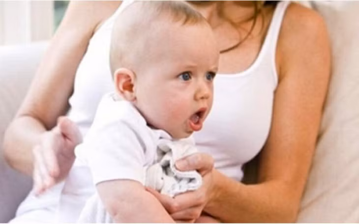 Ho là triệu chứng thường gặp ở trẻ em, đặc biệt là trẻ nhỏ.