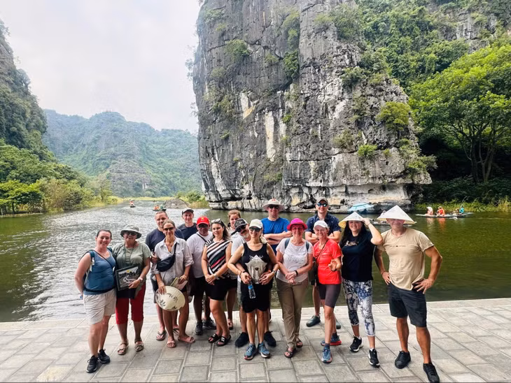 Hanoi Explore Travel – Đơn vị tổ chức Halong Bay Day Trip & Ninh Binh Tour uy tín hàng đầu tại Hà Nội ảnh 1
