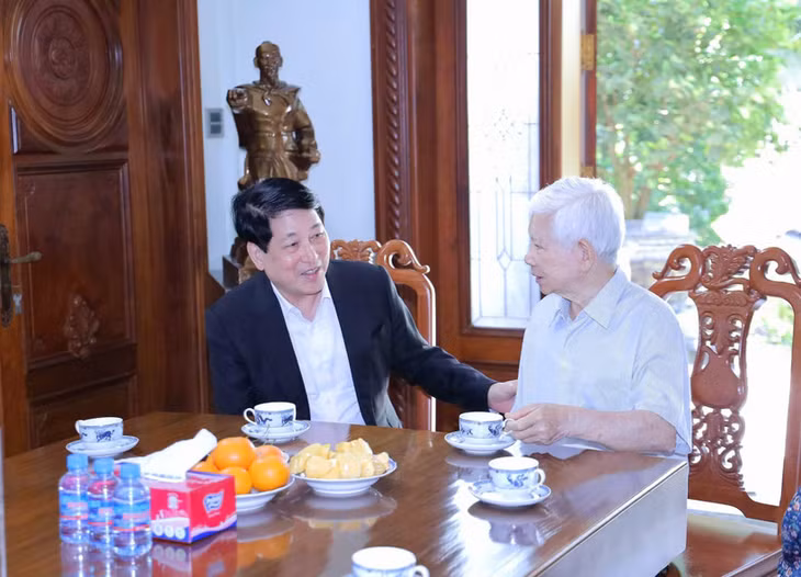 Chủ tịch nước Lương Cường thăm, chúc Tết nguyên Chủ tịch nước Nguyễn Minh Triết. (Ảnh Xuân Kỳ)