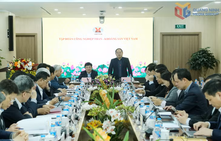 Đồng chí Quản Minh Cường, Bí thư Tỉnh ủy, Trưởng Đoàn ĐBQH tỉnh làm việc với Ban Thường vụ Đảng ủy Tập đoàn Công nghiệp Than & Khoáng sản Việt Nam (TKV).