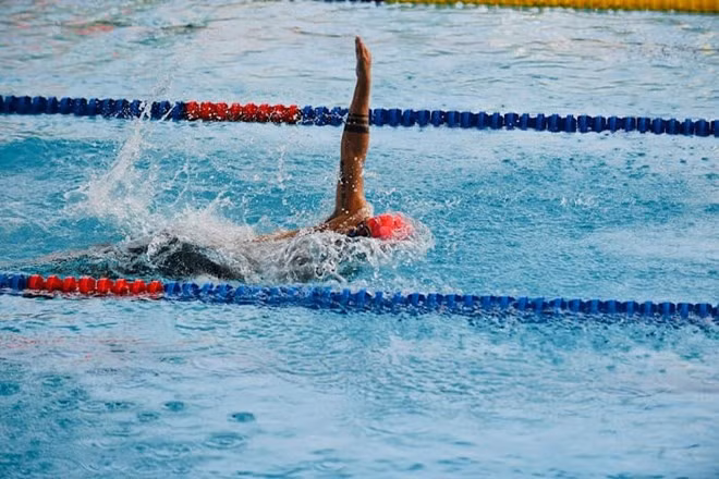 Vận động viên Võ Huỳnh Anh Khoa phá kỷ lục nội dung 100m ngửa nam tại ASEAN Para Games 13. Ảnh: Thái Dương