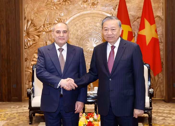 Tổng Bí thư Tô Lâm tiếp ông Tahir Budagov, Phó Chủ tịch kiêm Chánh Văn phòng Trung ương Đảng Azerbaijan Mới. (Ảnh: TTXVN)