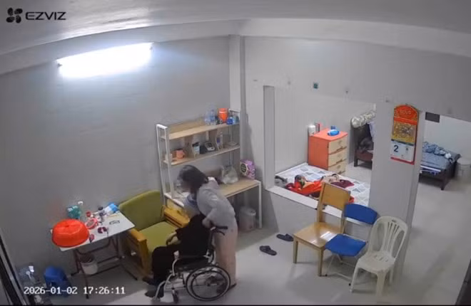 Người giúp việc bị tố nhiều lần đánh cụ bà 90 tuổi trong quá trình chăm sóc. Ảnh: Công an Hà Nội