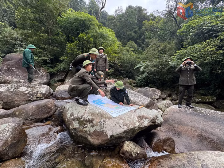 Các lực lượng tuần tra, kiểm soát rừng Quảng Nam Châu.