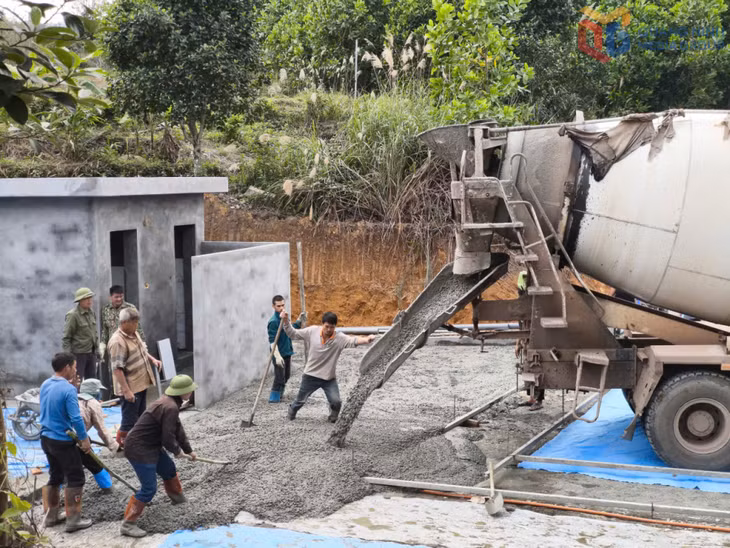 Khu vui chơi, sinh hoạt cộng đồng tại thôn Nà Pò đang được hoàn thiện, góp phần tạo không gian sinh hoạt chung cho người dân địa phương.