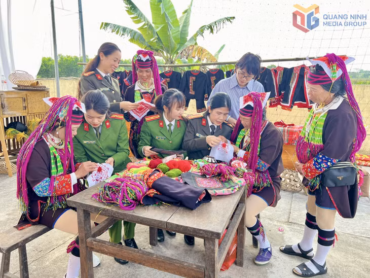 Không gian văn hóa dân tộc Dao cũng được bố trí tại chương trình.
