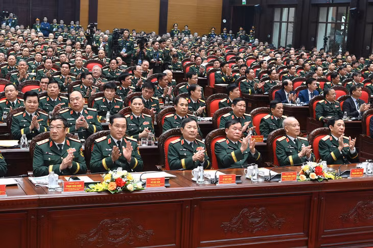Các đồng chí lãnh đạo, nguyên lãnh đạo Bộ Quốc phòng và các đại biểu tại buổi lễ. (Ảnh: ĐĂNG KHOA)