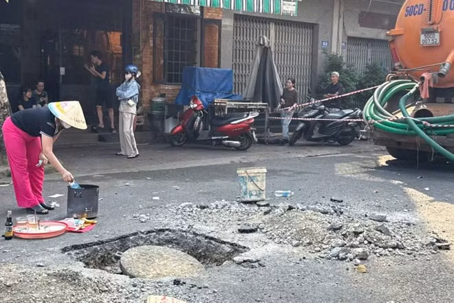 Hiện trường nơi 2 công nhân gặp nạn. Ảnh: Thanh Phong