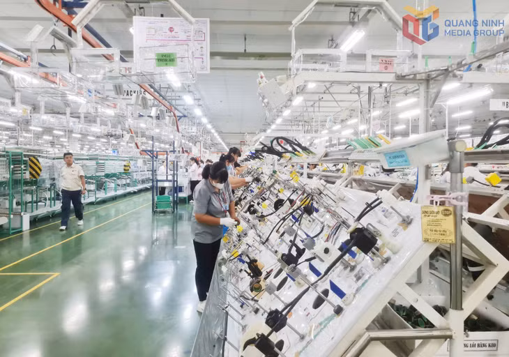 Sản xuất thiết bị điện tử tại KCN Đông Mai.