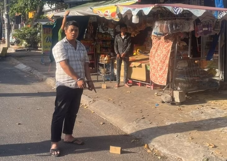 Công an nhanh chóng truy xét 2 đối tượng cướp tài sản ở tiệm tạp hoá. Ảnh: Công an