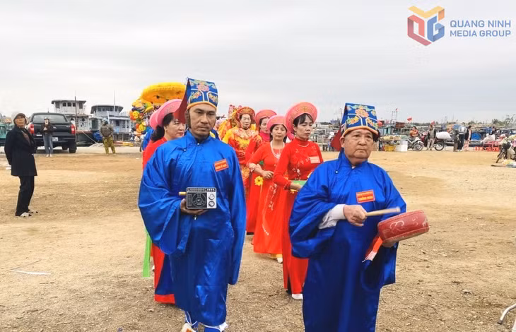 Lễ hội xuống đồng tại phường Phong Cốc là lễ hội truyền thống lớn nhất trong năm của người dân địa phương và đã được công nhận là Di sản văn hóa phi vật thể quốc gia vào năm 2024.