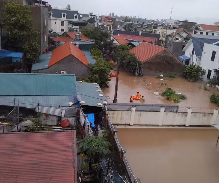 Trước đây mỗi khi có mưa lớn, các tổ dân cư 12B, 13A và 14B, khu Quang Trung 4 (phường Uông Bí) lại bị ngập lụt (ảnh chụp tháng 7/2025). Ảnh: Người dân cung cấp.