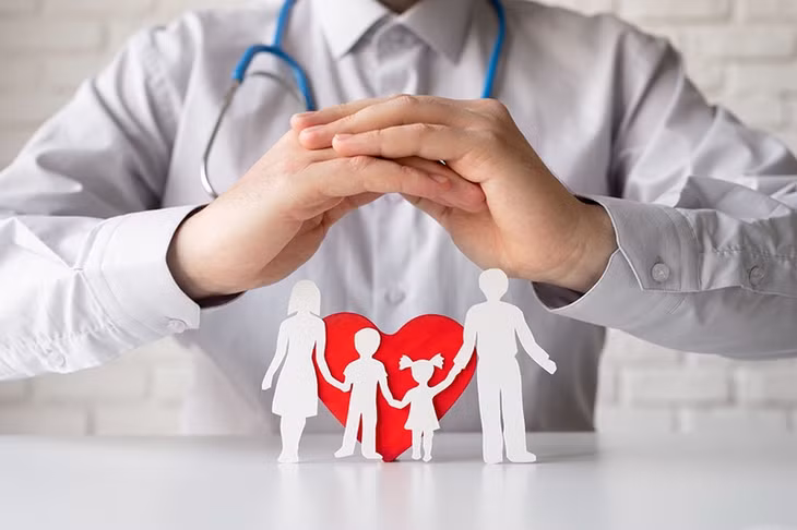 Đầu tư cho bảo hiểm sức khoẻ để thêm “lá chắn” bảo vệ bản thân và gia đình.