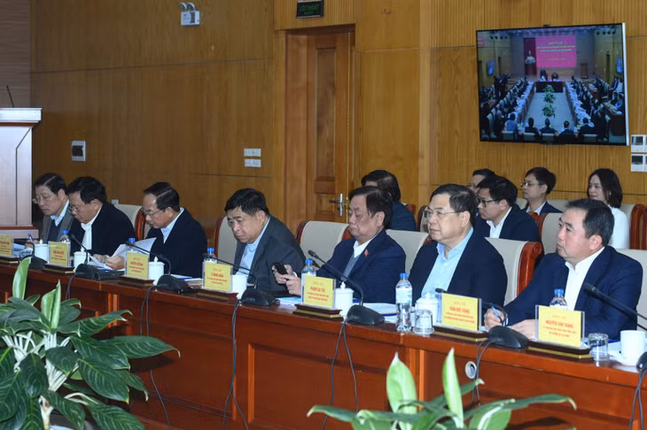 Các đồng chí lãnh đạo Đảng, Nhà nước và các đại biểu tham dự cuộc làm việc. (Ảnh: ĐĂNG KHOA)