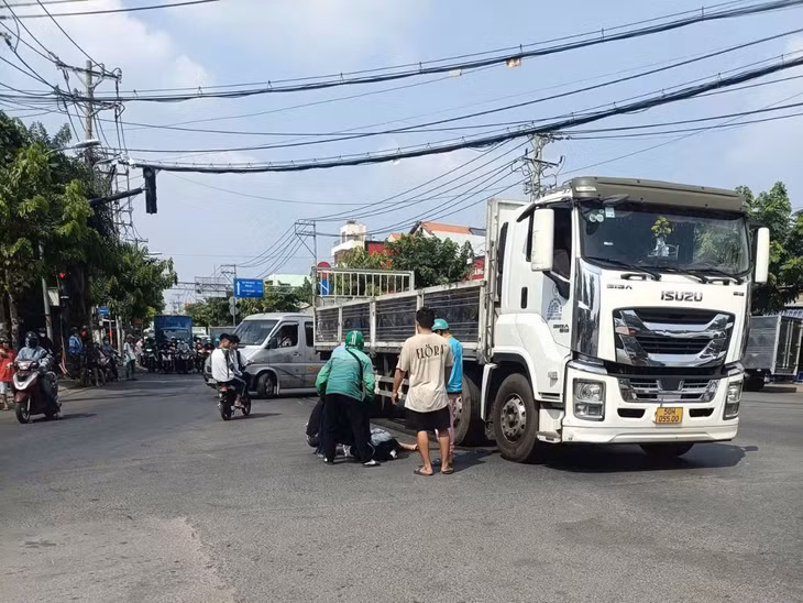 Hiện trường vụ tai nạn ở TP Thủ Đức chiều 6/1