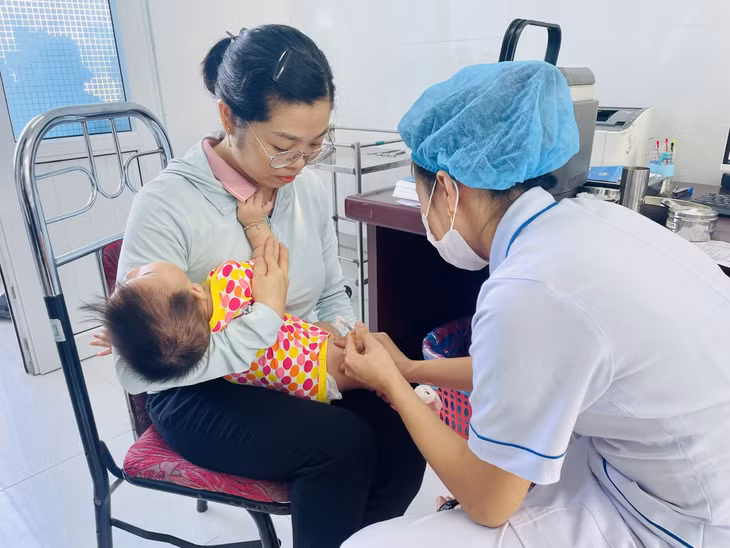Bố trí kinh phí kịp thời cho hoạt động phòng, chống bệnh truyền nhiễm, tiêm chủng mở rộng...
