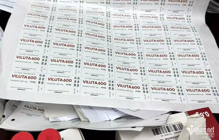 Nhãn mác giả mạo thuốc Việt Nam bị thu giữ. Ảnh: T.Văn