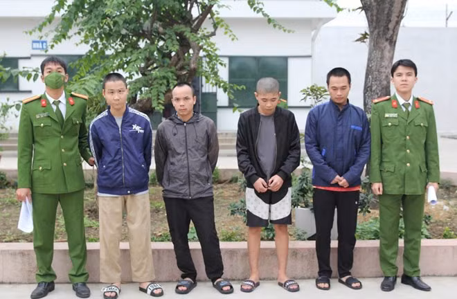 3 đối tượng cướp giật tài sản bị Công an TP Vinh bị bắt giữ. Ảnh: Công an Nghệ An