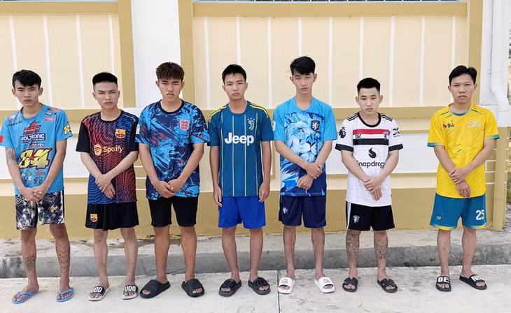 Nhóm thanh niên trong vụ án dùng hung khí giải quyết mâu thuẫn trên mạng xã hội. Ảnh: Vũ Tiến