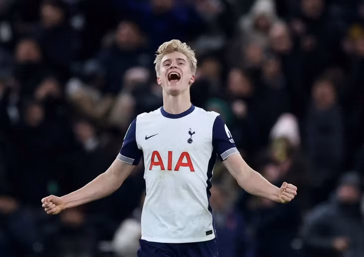 Lucas Bergvall tỏa sáng trong ngày Spurs thắng Liverpool.