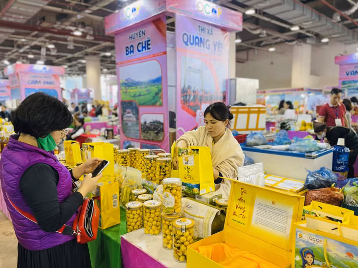 Các sản phẩm đều có mẫu mã, bao bì phong phú, đa dạng, được dán tem để người tiêu dùng dễ dàng truy xuất nguồn gốc hàng hóa.