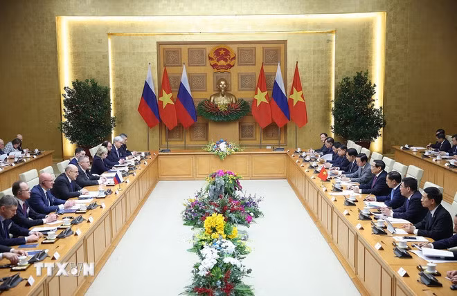 Thủ tướng Phạm Minh Chính hội đàm với Thủ tướng Liên bang Nga Mikhail Vladimirovich Mishustin. (Ảnh: Dương Giang/TTXVN)