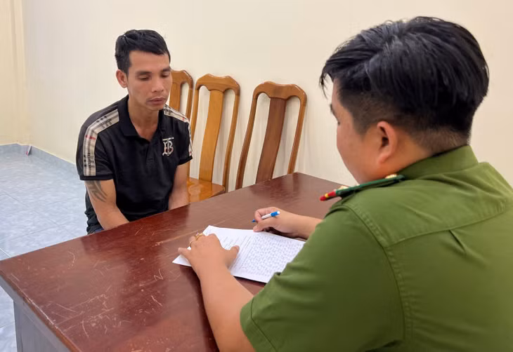 Đối tượng Nguyễn Xuân Vinh tại cơ quan điều tra.
