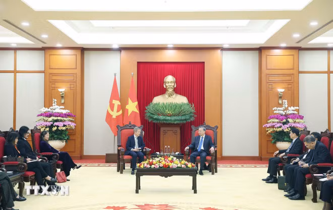 Tổng Bí thư Tô Lâm tiếp ông Nicolas Berggruen, Nhà sáng lập, Chủ tịch Công ty đầu tư Berggruen Holdings và Viện Berggruen. (Ảnh: Thống Nhất/TTXVN)
