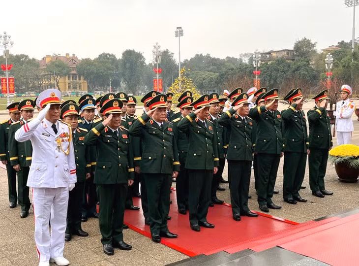 Đoàn đại biểu Quân ủy Trung ương và Bộ Quốc phòng vào Lăng viếng Chủ tịch Hồ Chí Minh - Ảnh: VGP/Nguyễn Hoàng