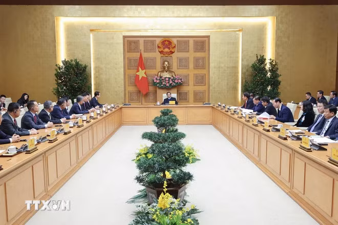 Thủ tướng Phạm Minh Chính tiếp Đại sứ Trung Quốc tại Việt Nam Hà Vĩ. (Ảnh: Dương Giang/TTXVN)
