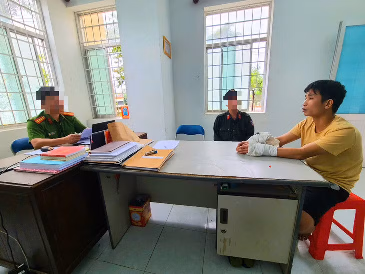 Bị can Vũ và 9 đồng phạm bị khởi tố - Ảnh: Công an cung cấp