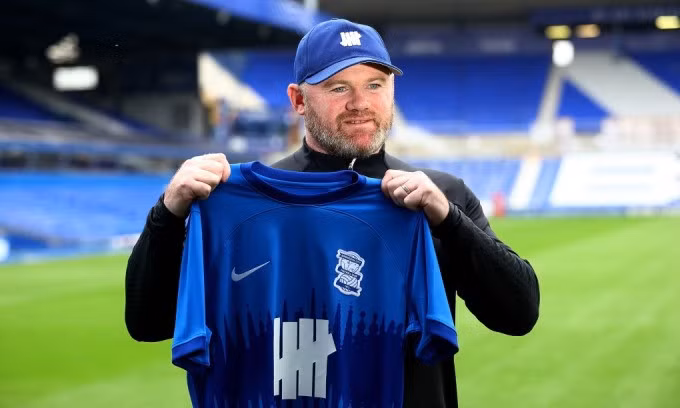 Rooney ra mắt trên cương vị HLV Birmingham City ngày 12/10/2023, nhưng chỉ trụ lại đội hạng Nhất Anh này 13 tuần rồi bị sa thải. Ảnh: Reuters