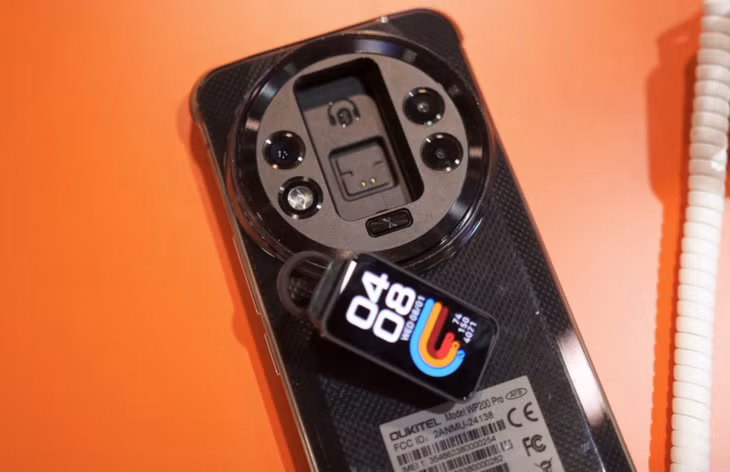 Smartphone Oukitel WP200 Pro. Ảnh: Digital Trends