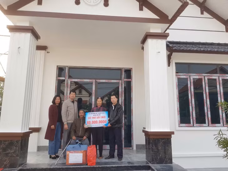 Ủy ban MTTQ huyện Tiên Yên tổ chức trao hỗ trợ xây nhà cho gia đình ông Lê Văn Công (xã Tiên Lãng).