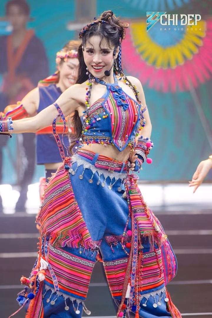 Kiều Anh giữ phong độ tốt suốt chương trình.