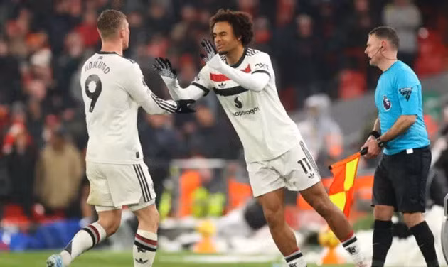 Hojlund dính chấn thương và Man Utd sẽ không còn ai là trung phong thực thụ.
