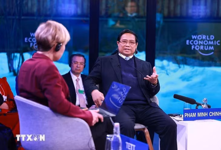 Thủ tướng Chính phủ Phạm Minh Chính đối thoại với WEF về Tầm nhìn của Việt Nam về đổi mới sáng tạo và vai trò toàn cầu. (Ảnh: Dương Giang/TTXVN)