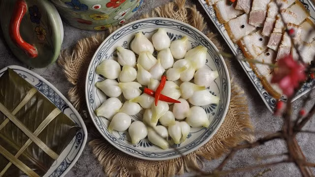 Nếu quá trình làm dưa hành muối không đảm bảo vệ sinh, vi khuẩn có thể phát triển gây ngộ độc thực phẩm.