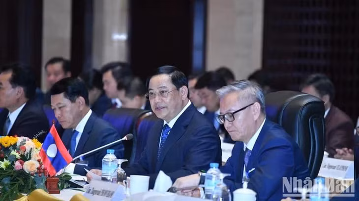 Thủ tướng Lào Sonexay Siphandone phát biểu ý kiến tại Kỳ họp. (Ảnh: THANH GIANG)