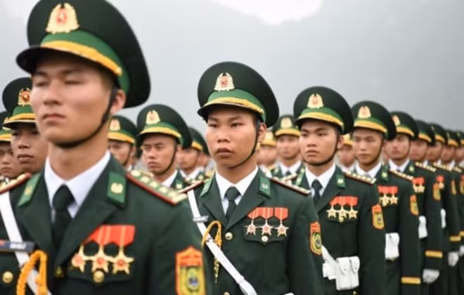 Tiền thưởng định kỳ hằng năm của sỹ quan quân đội không tính đóng BHXH. Ảnh: Trần Vương
