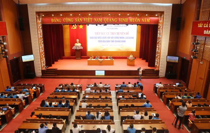 Trong Tháng Công nhân LĐLĐ tỉnh phối hợp với Đoàn Đại biểu Quốc hội tổ chức Hội nghị tiếp xúc cử tri chuyên đề giữa ĐBQH với công nhân, người lao động trên địa bàn tỉnh Quảng Ninh tập trung vào các dự án Luật Công đoàn và Luật Bảo hiểm xã hội (sửa đổi) giải đáp những vấn đề cưa tri, CNLĐ quan tâm...